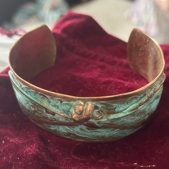 Elaine Coyne Collectible Artwear Verdigris Patina Brass Classic Dragonfly Cuff - Picture 8 of 8